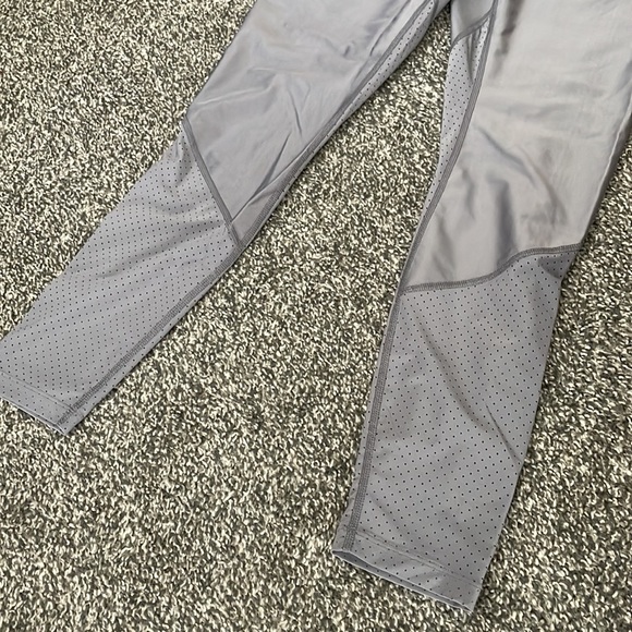 Nike Running Leggings. Silver/grey. Never worn. NWOT - Picture 3 of 5